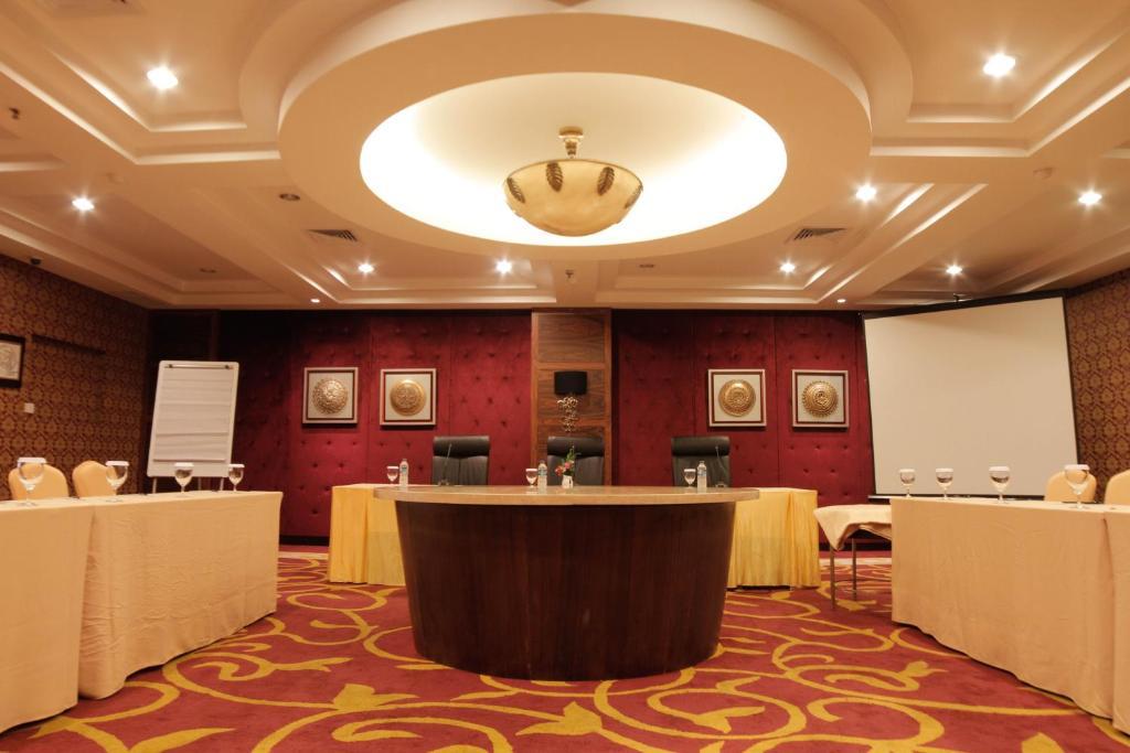 Premier Basko Hotel Padang  Exterior foto