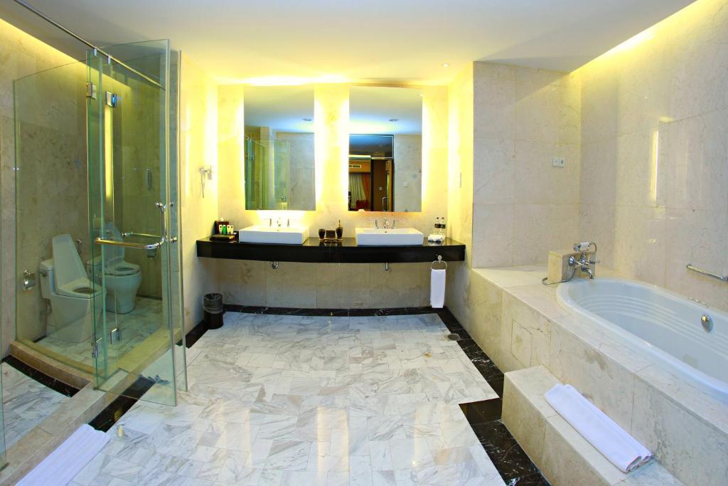 Premier Basko Hotel Padang  Exterior foto